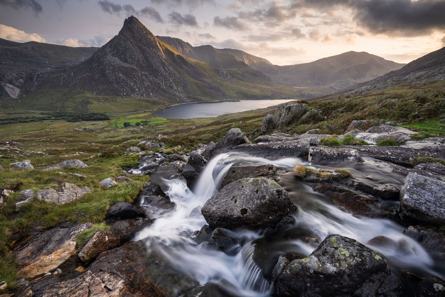 Afon Lloer Sunset - Eryri Snowdonia Landscape Photography